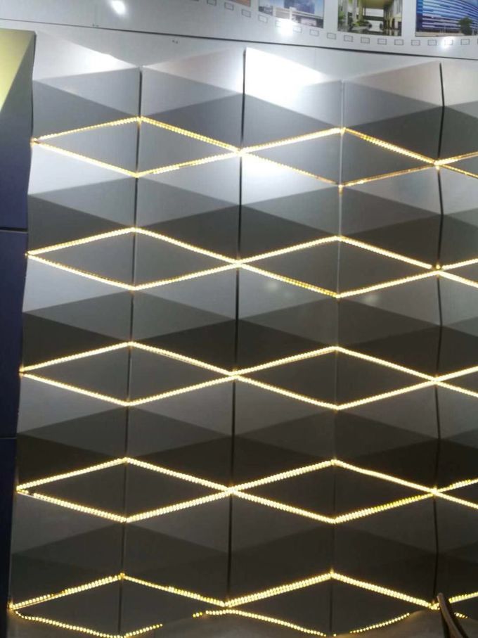 material compuesto de aluminio del revestimiento de la pared del panel del diseño 3D con la decoración de la iluminación del LED